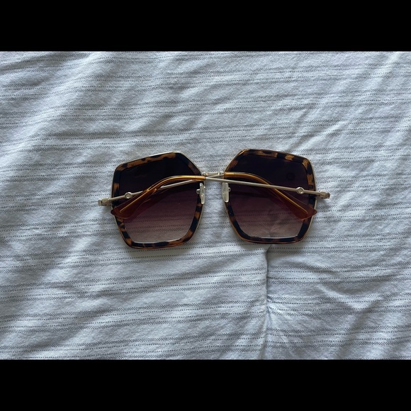 Oversized sunglasses - Picture 3 of 3